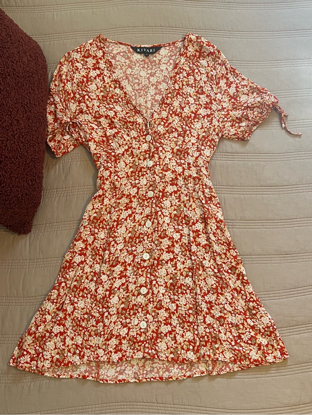 Kivari Red Floral V‑Neck Button Mini Dress Relaxed Feminine Coastal Boho